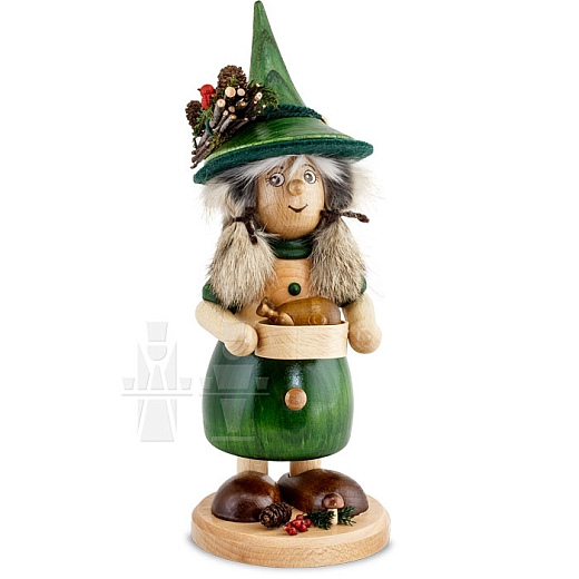 Smoker Gnome wife with pan green