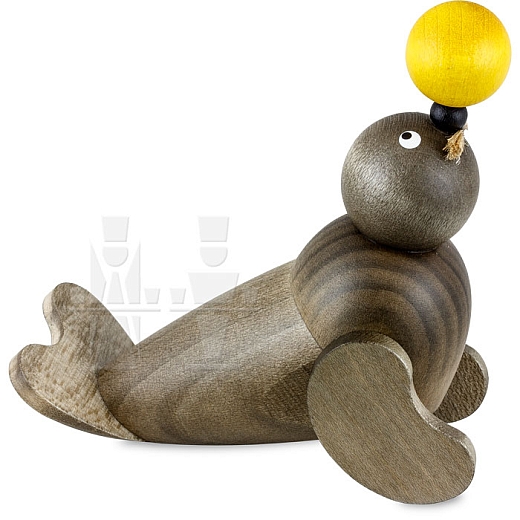 Seal Robbi with yellow ball