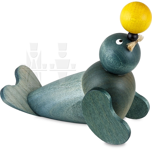 Seal Robbinie with yellow ball