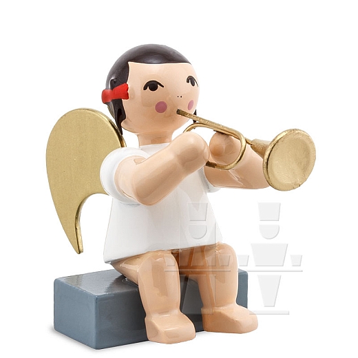Loop Angel sitting with Trumpet