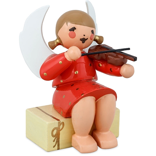 Engel sitzend auf Geschenkpaket mit Geige rot