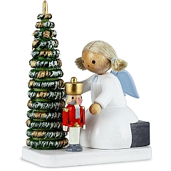 Engel mit Nußknacker am Weihnachtsbaum von Flade