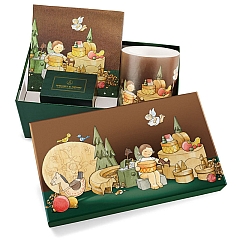 Geschenkbox mit Engel im Spielzeugdorf, Servietten und Kerze von Wendt & Kühn